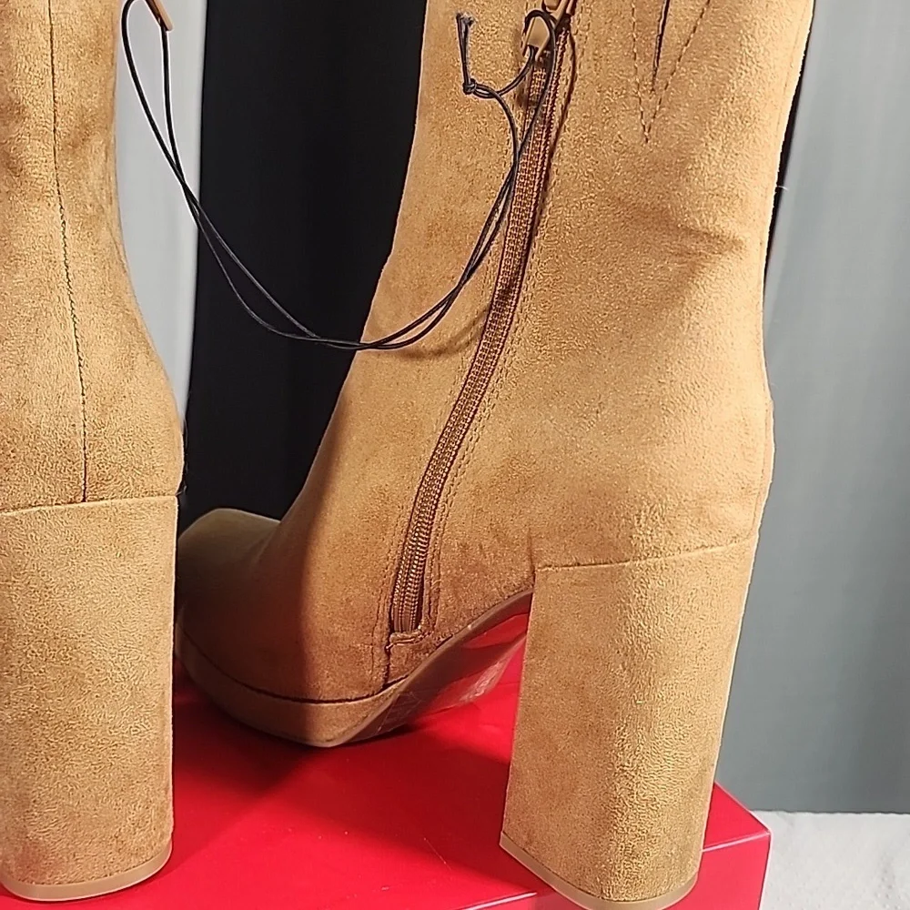 Forever 21 Tan Heeled Boots with Chunky Heel and Platform - Picture 5 of 12